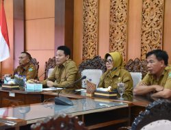 Proyek Alum-Alun Sidoarjo Molor,Bupati Subandi Peringatkan Keras.