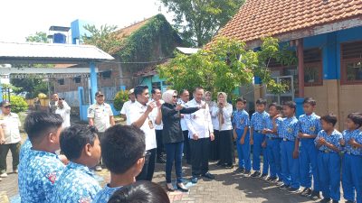 Kunjungan Wakil Bupati dan Kepala Dinas Pendidikan Tinjau Perencanaan Rehabilitasi SDN Putat Tanggulangin