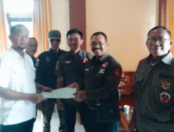 DPC LSM TRINUSA SERAHKAN SURAT PEMBERITAHUAN UNJUK RASA KE POLRES PRINGSEWU.