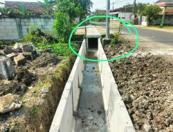 Proyek U-Ditch di Kepohbaru Disorot, Warga Pertanyakan Transparansi dan Kualitas Pekerjaan